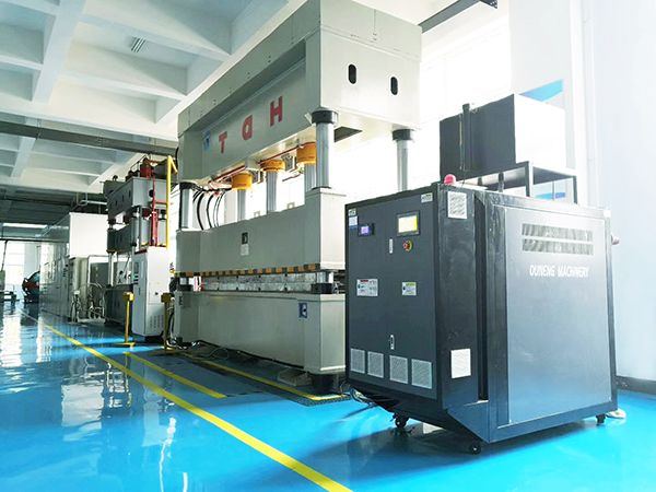 碳纖維冷熱切換模溫機，復合材料生產控溫的選擇