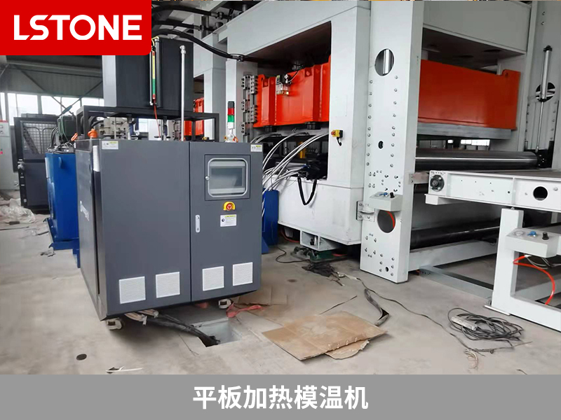 平板加熱模溫機(jī)助力汽車(chē)內(nèi)外飾品生產(chǎn)，提高產(chǎn)品質(zhì)量